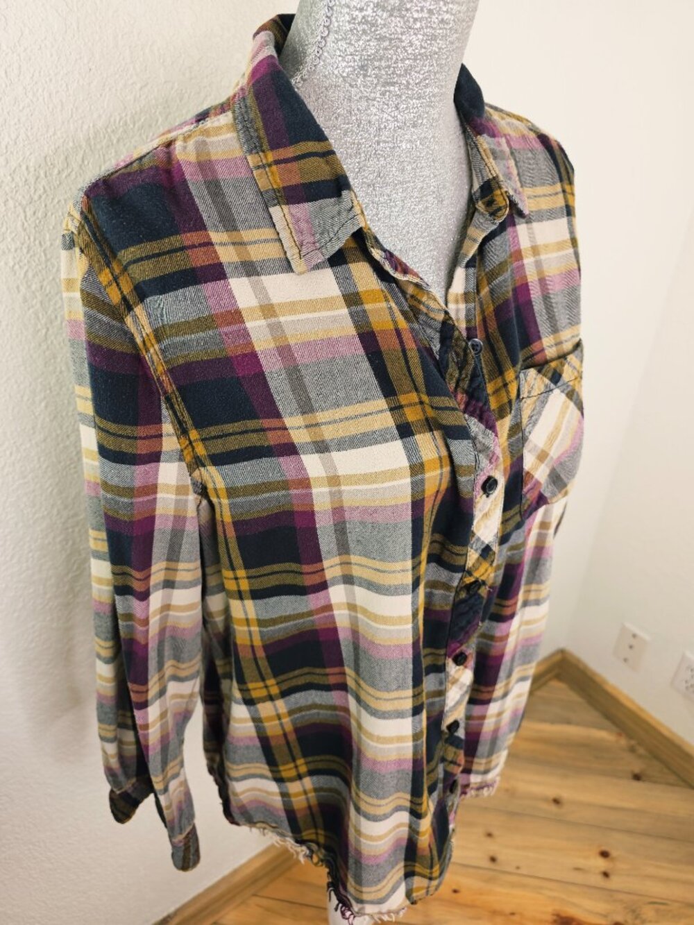 BeachLunchLounge Plaid Button Down Raw Edge Large